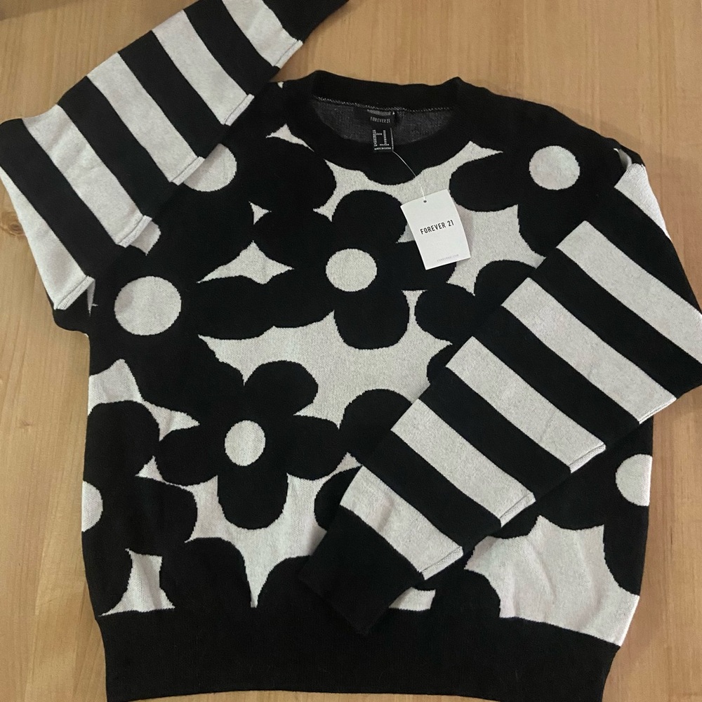 NWT Forever 21 Black & White Intarsia Sweater